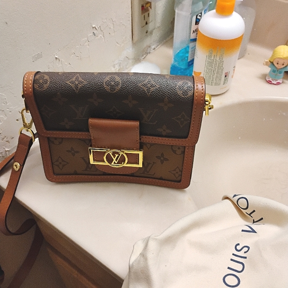 Louis Vuitton Elegant Brown Monogram Crossbody